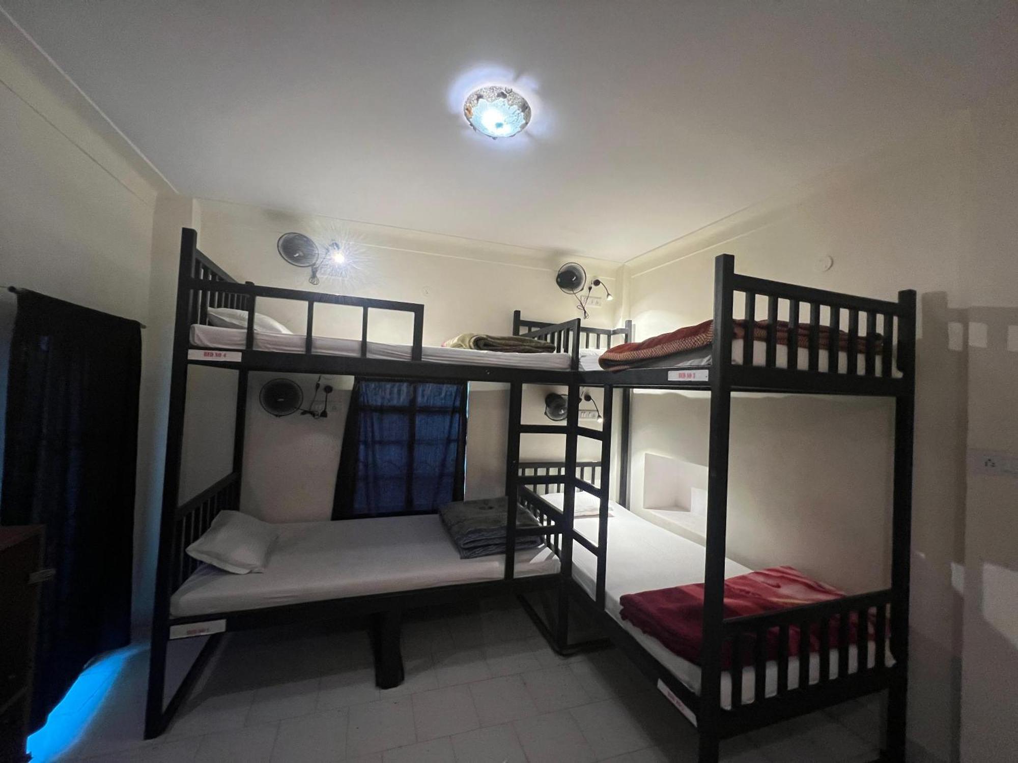 Monalisa Hostel - Varanasi — Photos 2